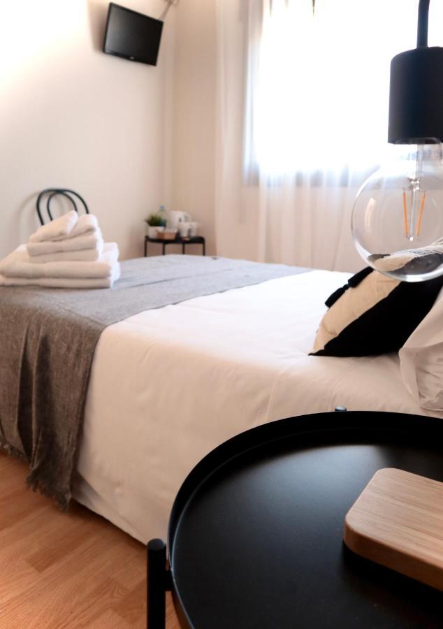 אל פראט דה לוברגאט Barcelona Pr Guesthouse מראה חיצוני תמונה