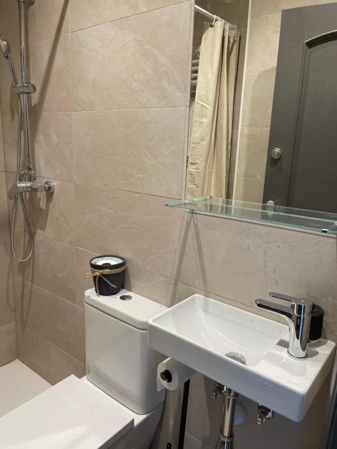 אל פראט דה לוברגאט Barcelona Pr Guesthouse מראה חיצוני תמונה